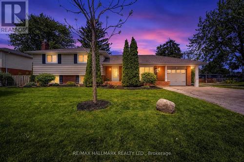 370 DUNLOP CRESCENT  Burlington, ON L7L 3N7