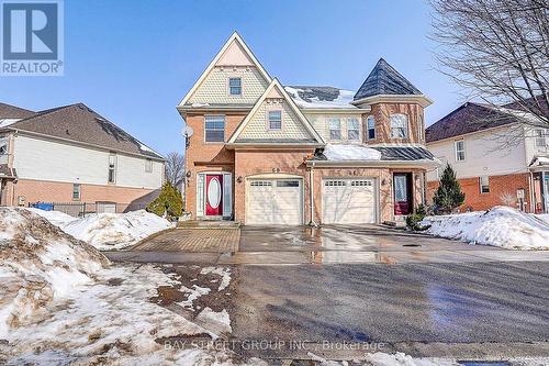 68 WOODROOF CRESCENT  Aurora, ON L4G 7H4