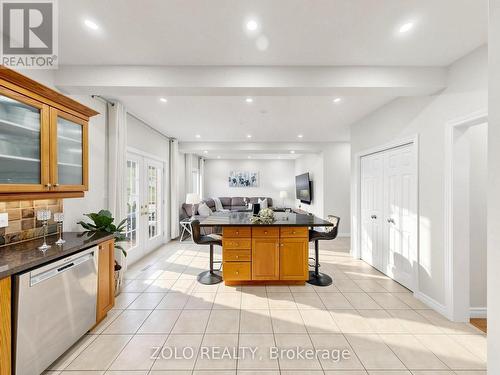 70 Doon Mills Drive, Kitchener, ON - Indoor Photo Showing Kitchen