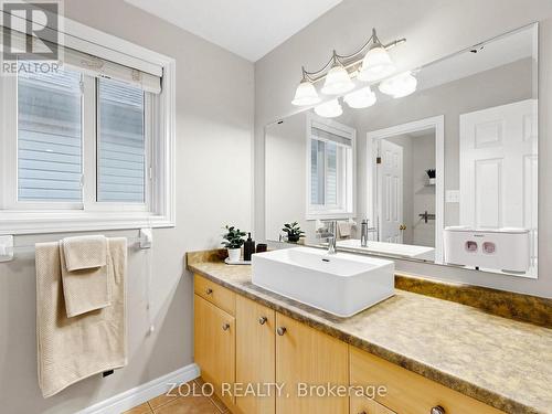 70 Doon Mills Drive, Kitchener, ON - Indoor Photo Showing Bathroom