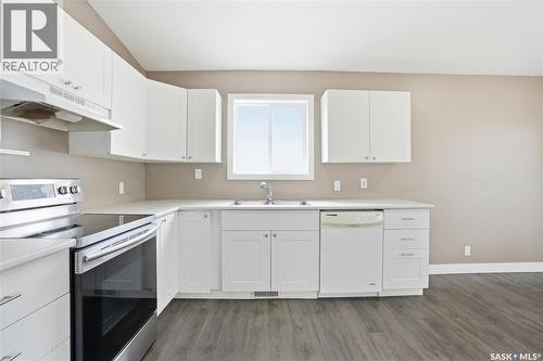 330B X Avenue S, Saskatoon, SK - Indoor Photo Showing Kitchen With Double Sink