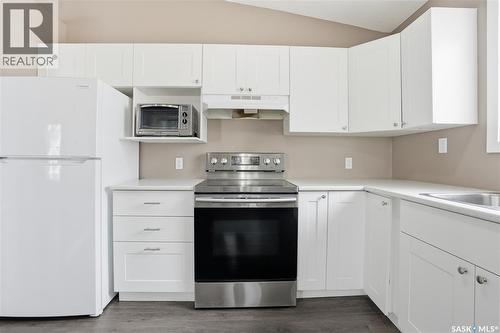 330B X Avenue S, Saskatoon, SK - Indoor Photo Showing Kitchen