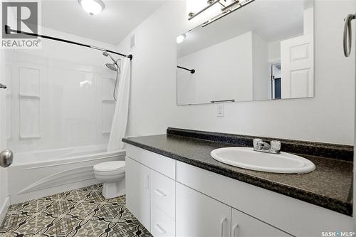 330B X Avenue S, Saskatoon, SK - Indoor Photo Showing Bathroom