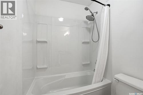 330B X Avenue S, Saskatoon, SK - Indoor Photo Showing Bathroom