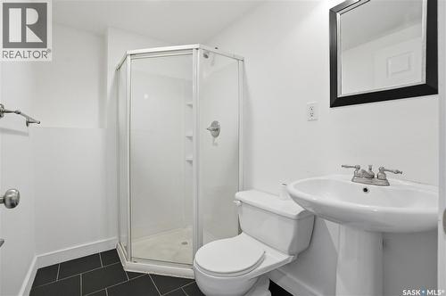 330B X Avenue S, Saskatoon, SK - Indoor Photo Showing Bathroom