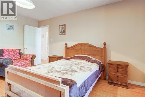 Bedroom featuring wood-finish flooring and neutral wall tones - 186 Adeline Avenue, Hamilton, ON - Indoor Photo Showing Bedroom