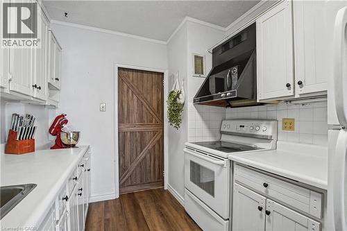 45 Westmount Road N Unit# 202, Waterloo, ON - Indoor Photo Showing Kitchen