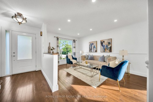 2479 Grindstone Court, Mississauga, ON - Indoor Photo Showing Living Room