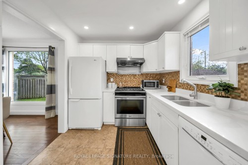 2479 Grindstone Court, Mississauga, ON - Indoor Photo Showing Kitchen With Double Sink