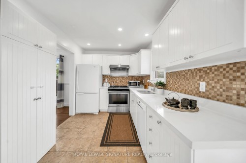 2479 Grindstone Court, Mississauga, ON - Indoor Photo Showing Kitchen With Double Sink