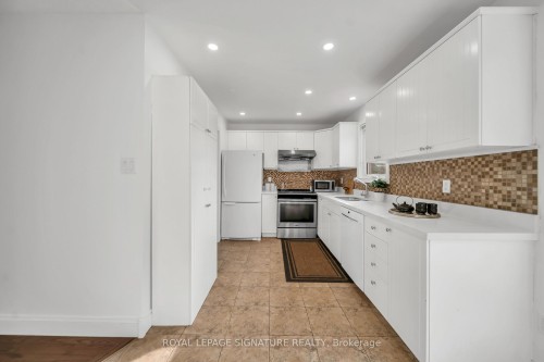 2479 Grindstone Court, Mississauga, ON - Indoor Photo Showing Kitchen