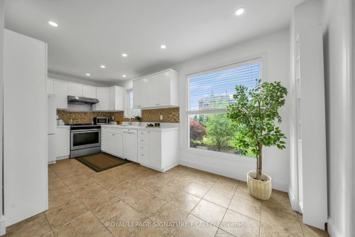 2479 Grindstone Court, Mississauga, ON - Indoor Photo Showing Kitchen