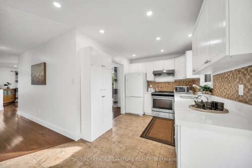 2479 Grindstone Court, Mississauga, ON - Indoor Photo Showing Kitchen