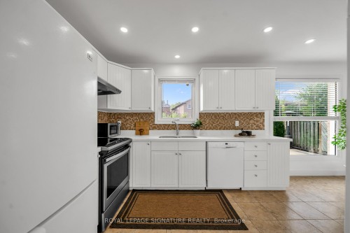 2479 Grindstone Court, Mississauga, ON - Indoor Photo Showing Kitchen
