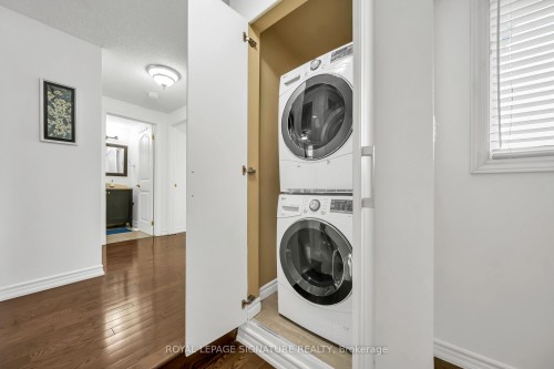 2479 Grindstone Court, Mississauga, ON - Indoor Photo Showing Laundry Room