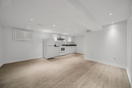 2479 Grindstone Court, Mississauga, ON - Indoor Photo Showing Kitchen