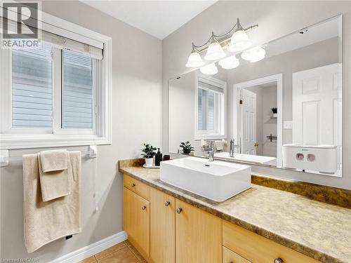 70 Doon Mills Drive, Kitchener, ON - Indoor Photo Showing Bathroom