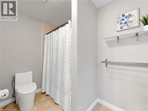 70 Doon Mills Drive, Kitchener, ON - Indoor Photo Showing Bathroom
