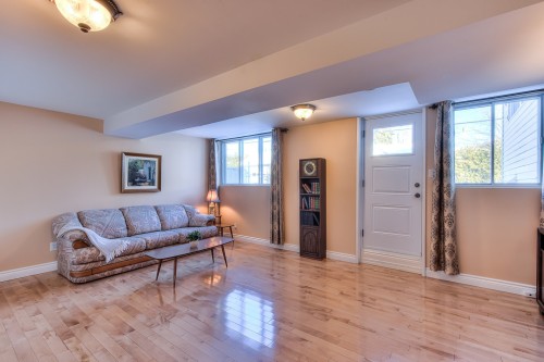 Salle familiale - 139 Av. Giroux, Laval (Laval-Des-Rapides), QC - Indoor Photo Showing Living Room