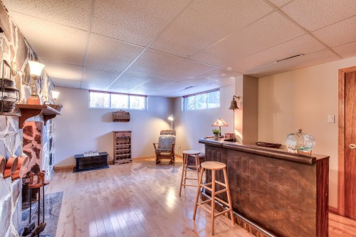 Salle de jeux - 139 Av. Giroux, Laval (Laval-Des-Rapides), QC - Indoor
