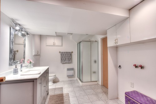 Salle de bains - 139 Av. Giroux, Laval (Laval-Des-Rapides), QC - Indoor