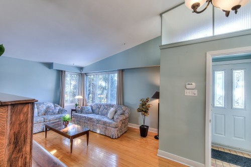 Salon - 139 Av. Giroux, Laval (Laval-Des-Rapides), QC - Indoor Photo Showing Living Room