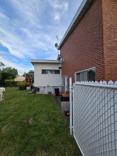 Cour - 139 Av. Giroux, Laval (Laval-Des-Rapides), QC - Outdoor With Exterior