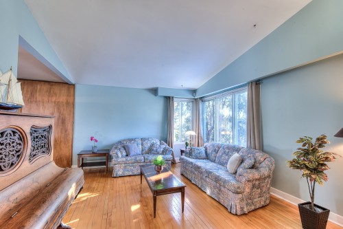 Salon - 139 Av. Giroux, Laval (Laval-Des-Rapides), QC - Indoor Photo Showing Living Room