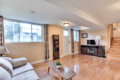 Salle familiale - 139 Av. Giroux, Laval (Laval-Des-Rapides), QC - Indoor Photo Showing Living Room