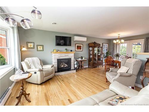 60 Doyle Crt, Fredericton, NB 