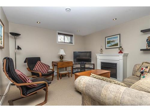 60 Doyle Crt, Fredericton, NB 