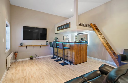 Bar - 3497 Ch. Du Village, Saint-Adolphe-D'Howard, QC - Indoor