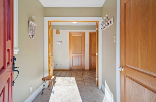 Hall d'entrée/Vestibule - 3497 Ch. Du Village, Saint-Adolphe-D'Howard, QC - Indoor Photo Showing Other Room
