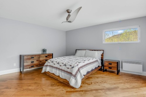 Bedroom - 25 Ch. Thibault, Val-Des-Monts, QC - Indoor Photo Showing Bedroom