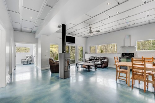Living Room - 25 Ch. Thibault, Val-Des-Monts, QC - Indoor