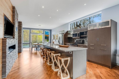 Kitchen - 25 Ch. Thibault, Val-Des-Monts, QC - Indoor Photo Showing Kitchen With Fireplace With Upgraded Kitchen
