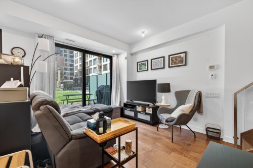 Salon - 112-100 Rue Du Séminaire, Montréal (Le Sud-Ouest), QC - Indoor