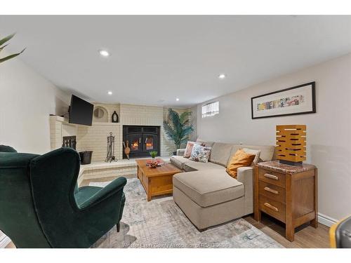 457 Watson, Windsor, ON 