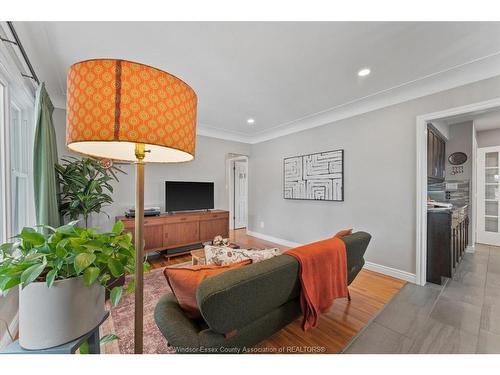 457 Watson, Windsor, ON 