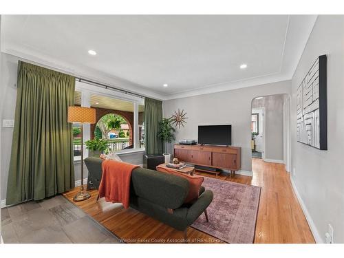 457 Watson, Windsor, ON 