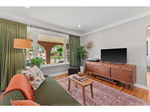 457 Watson, Windsor, ON 