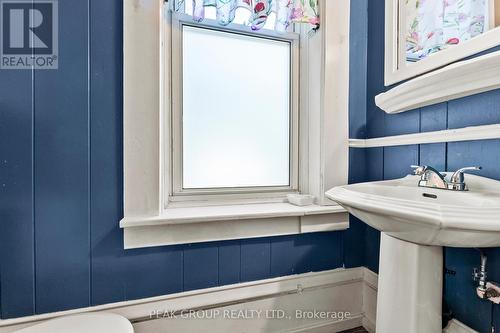 2pc ensuite main floor - 171 Killaly Street W, Port Colborne (Main Street), ON - Indoor Photo Showing Bathroom