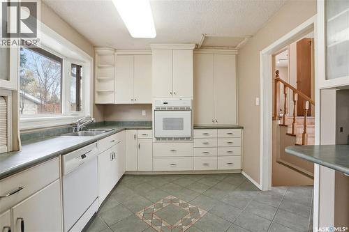 2009 Easthill, Saskatoon, SK - Indoor Photo Showing Kitchen With Double Sink