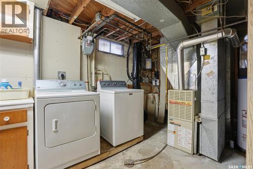 2009 Easthill, Saskatoon, SK - Indoor Photo Showing Laundry Room