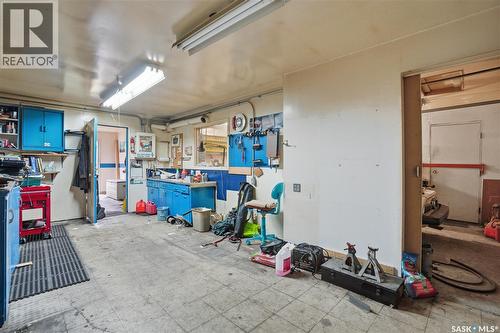 2009 Easthill, Saskatoon, SK - Indoor Photo Showing Garage