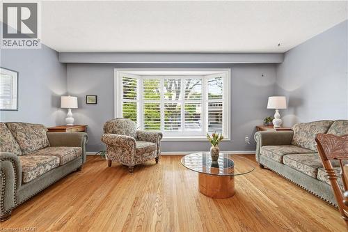 731 Mullin Way, Burlington, ON - Indoor Photo Showing Living Room