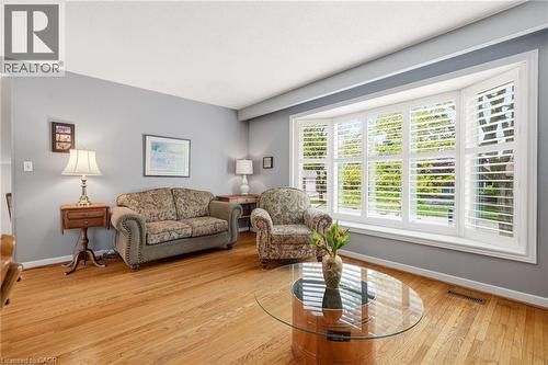 731 Mullin Way, Burlington, ON - Indoor Photo Showing Living Room