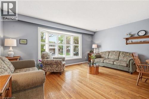731 Mullin Way, Burlington, ON - Indoor Photo Showing Living Room