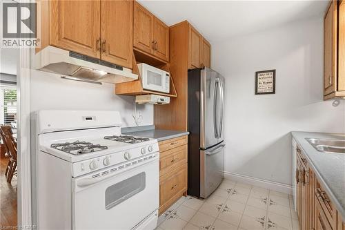 731 Mullin Way, Burlington, ON - Indoor Photo Showing Kitchen With Double Sink