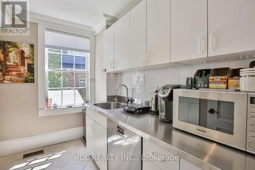 145 Main Street, Markham, ON - Indoor Photo Showing Kitchen